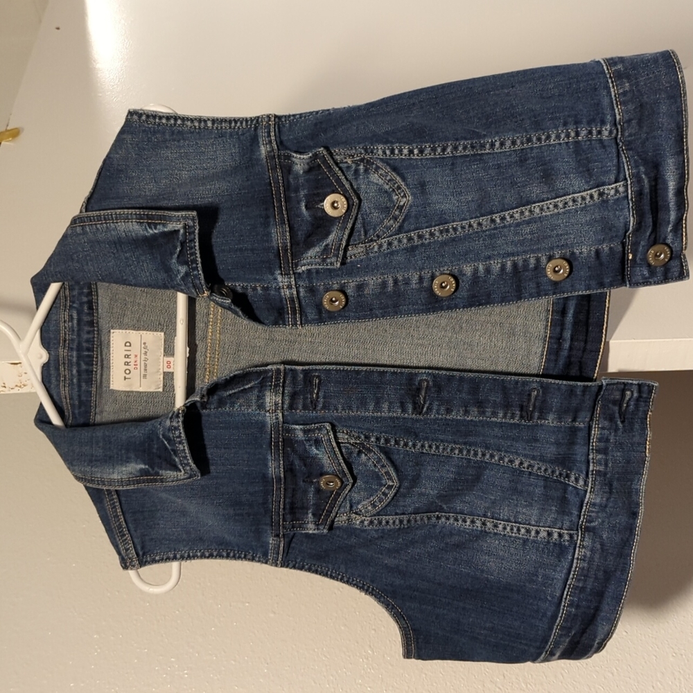 Vest - Picture 4 of 5